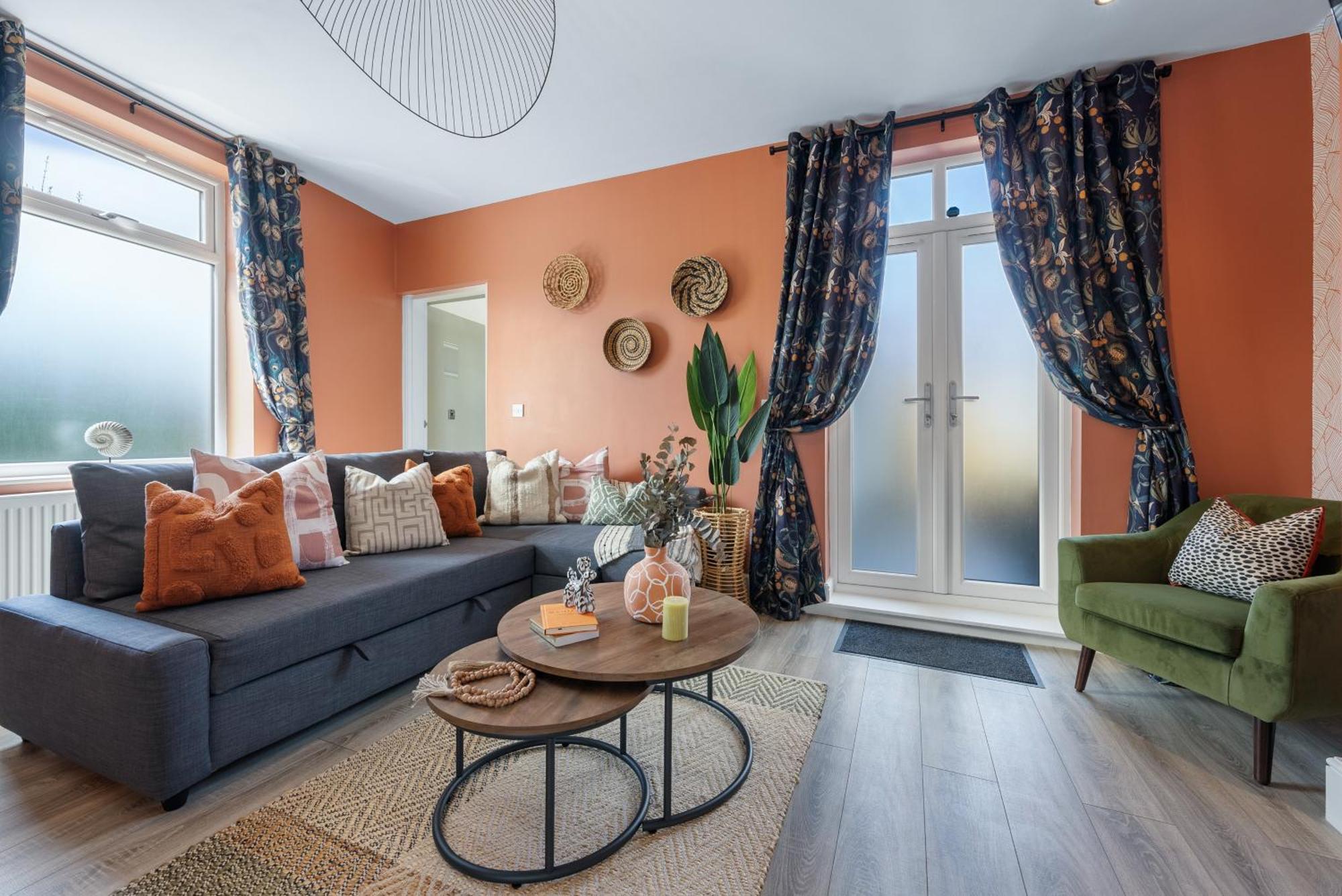 4-Bedroom Stunning Luxe, Spacious & Stylish Design House Bolton, Sleeps 11, With Parking Central Bolton, Links To Manchester, Pet-Friendly, Best For Groups! Work Contractors And Summer Special Offer! - By Blue Puffin Stays Farnworth エクステリア 写真