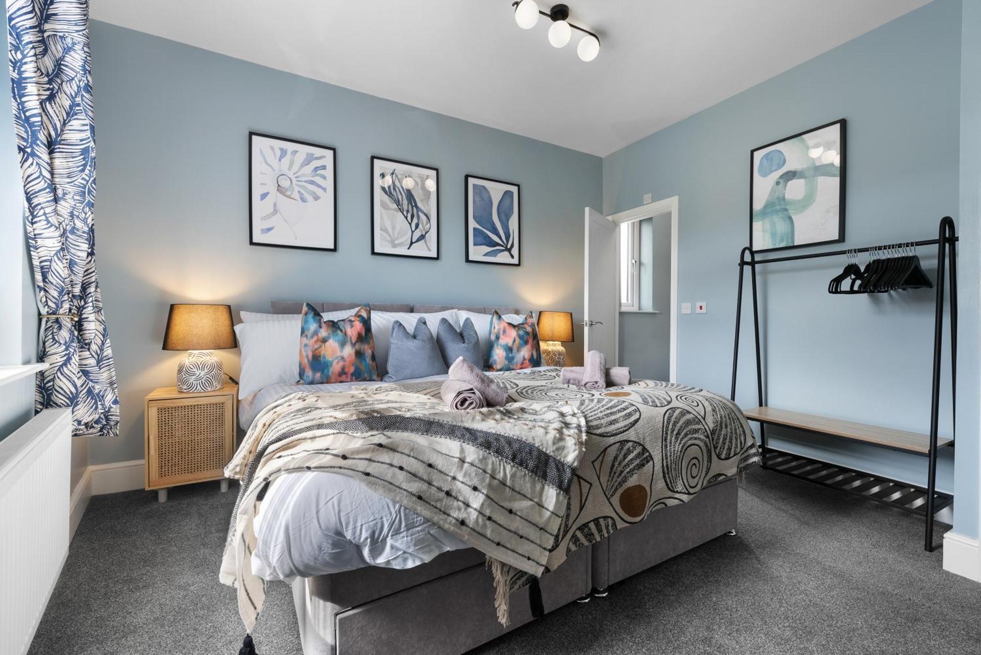 4-Bedroom Stunning Luxe, Spacious & Stylish Design House Bolton, Sleeps 11, With Parking Central Bolton, Links To Manchester, Pet-Friendly, Best For Groups! Work Contractors And Summer Special Offer! - By Blue Puffin Stays Farnworth エクステリア 写真