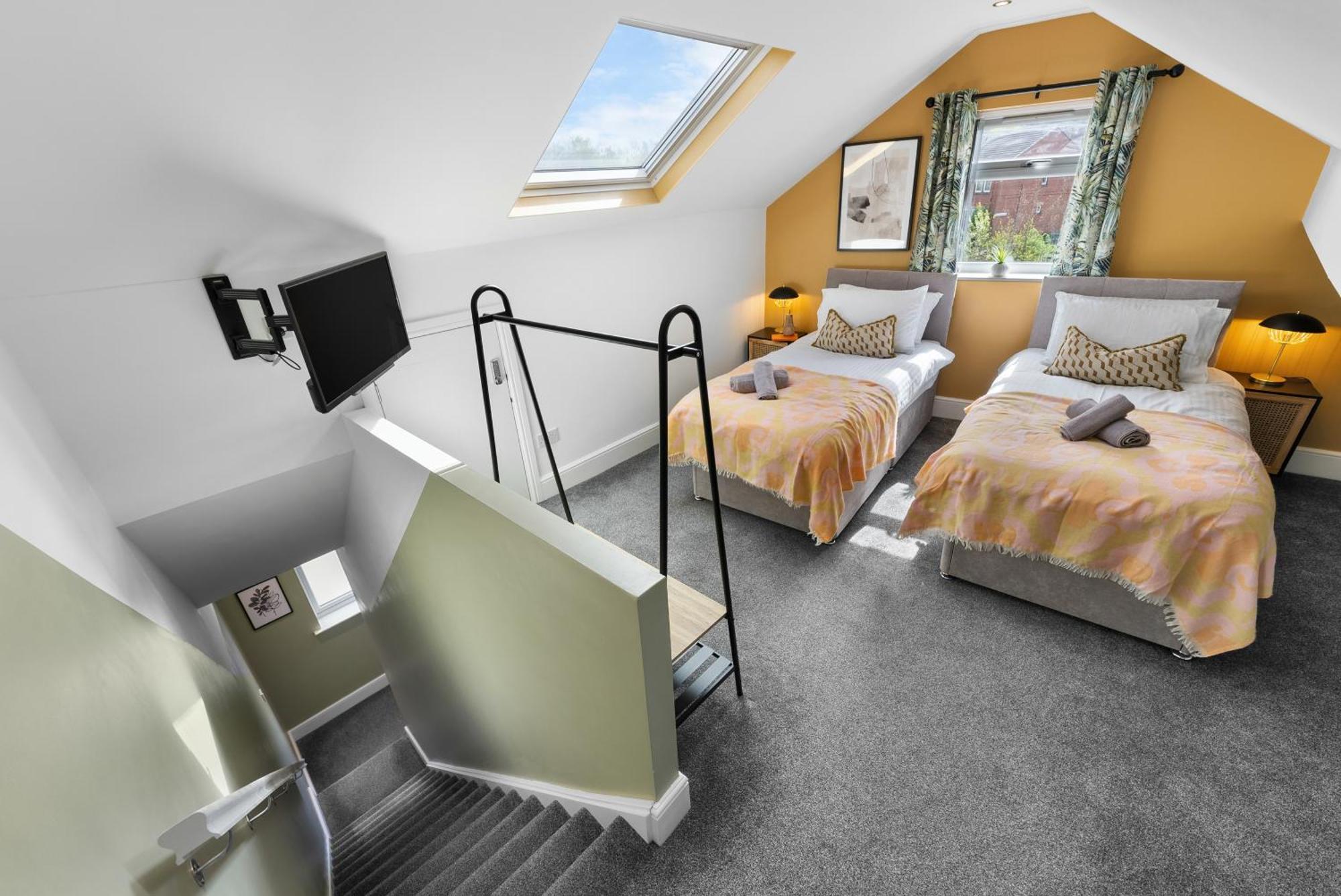 4-Bedroom Stunning Luxe, Spacious & Stylish Design House Bolton, Sleeps 11, With Parking Central Bolton, Links To Manchester, Pet-Friendly, Best For Groups! Work Contractors And Summer Special Offer! - By Blue Puffin Stays Farnworth エクステリア 写真