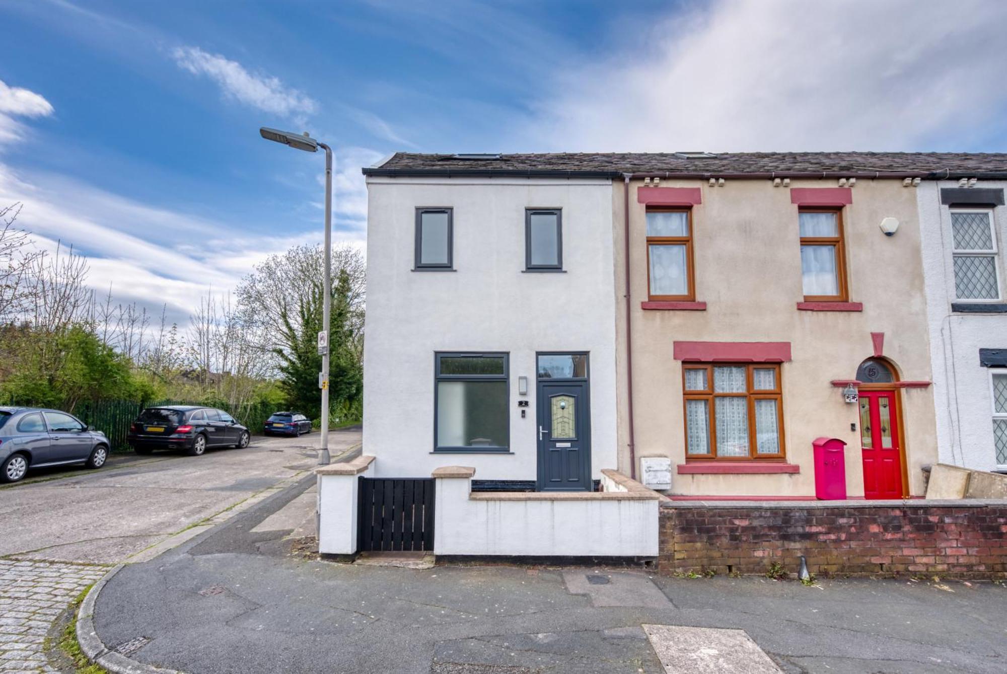 4-Bedroom Stunning Luxe, Spacious & Stylish Design House Bolton, Sleeps 11, With Parking Central Bolton, Links To Manchester, Pet-Friendly, Best For Groups! Work Contractors And Summer Special Offer! - By Blue Puffin Stays Farnworth エクステリア 写真